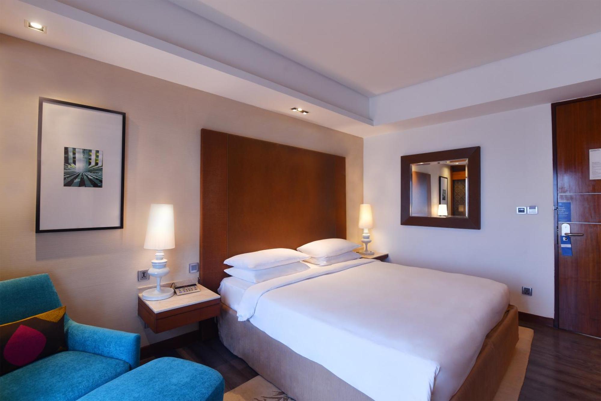 Hotel Hyatt Ahmadabad Zewnętrze zdjęcie A room at the hotel